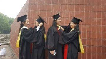 特朗普称解{雇}库克后将,很快拥有美联储“多数席位”以推动降息