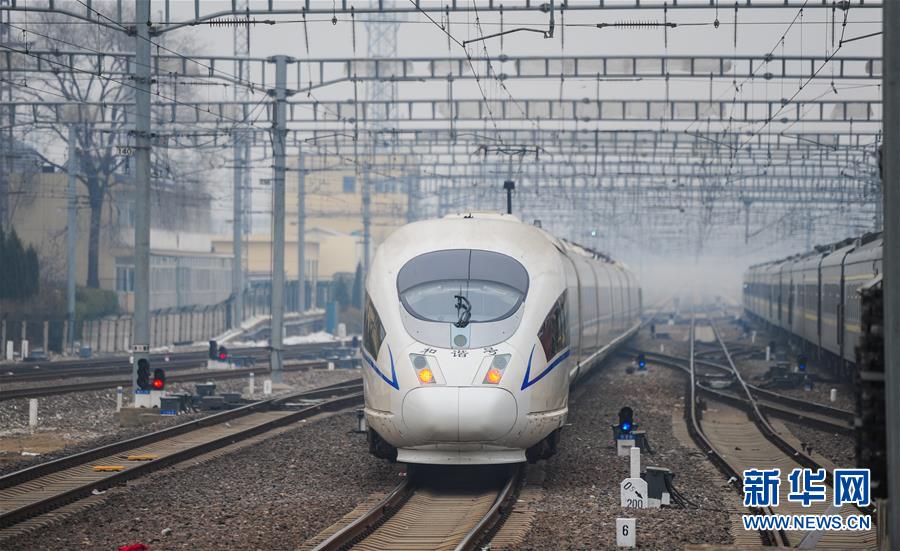 破解“<钱>、地!、人”难题：城市更新进入“精耕细作”时代